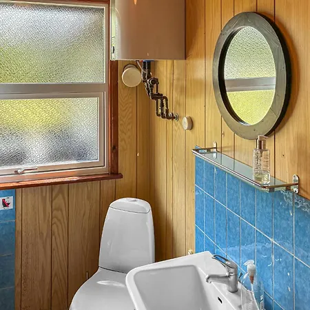 Сasa de vacaciones Awesome In Vaeggerlose With Wifi Bøtø By