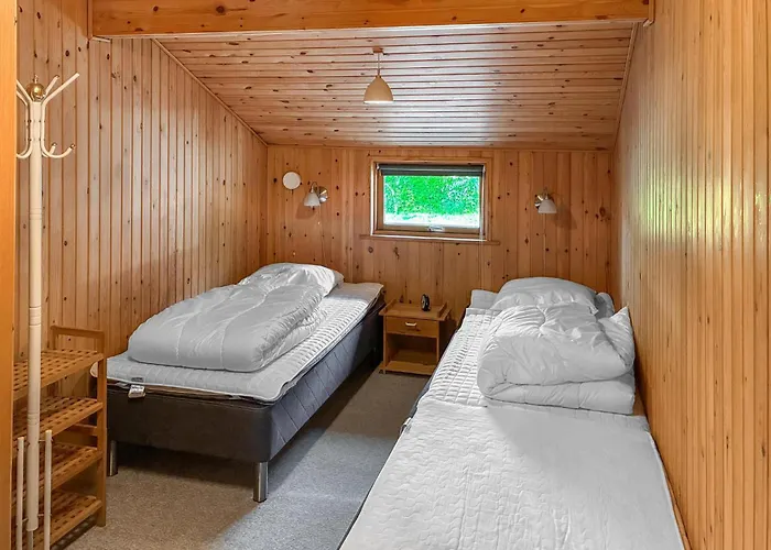 Prázdninový dům Awesome In Vaeggerlose With Wifi Bøtø By